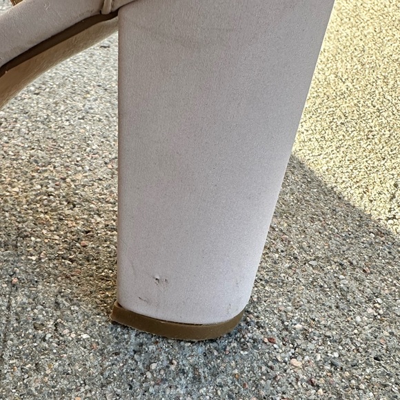 Women’s Heels - Picture 10 of 15